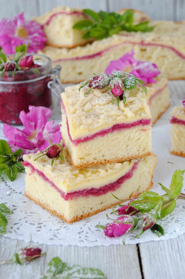 Przepis  ciasto drożdżowe z różą przepis