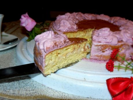 Przepis  różowy tort z musem karmelowym przepis