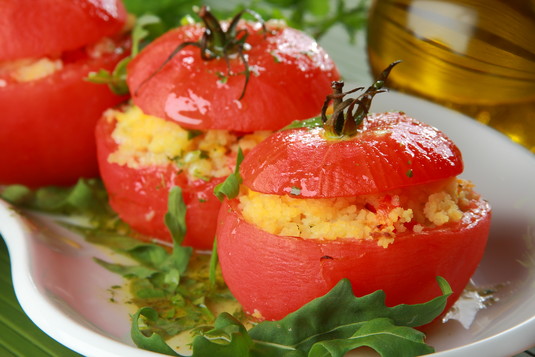 Pomidory faszerowane kaszą kuskus i serem feta  video