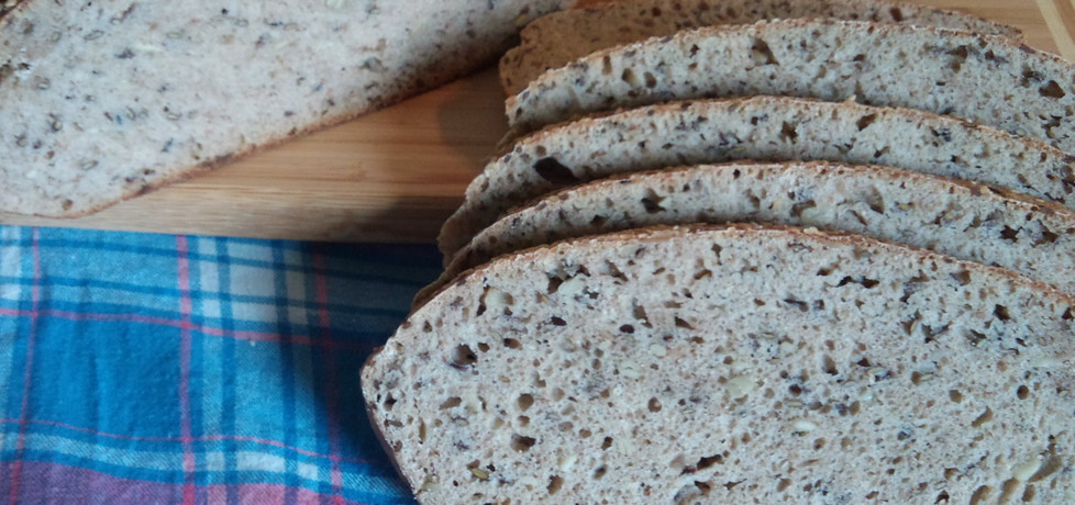 Chleb pszenny na zakwasie pszennym z ziarnami (autor: alexm ...