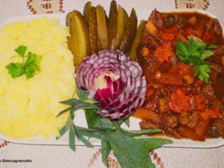 Składniki: gulasz wieprzowy z warzywami . gotujmy.pl