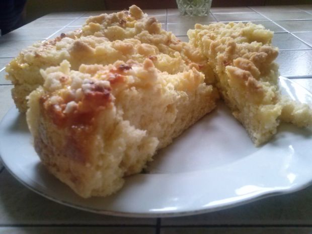 Przepis  ciasto drożdżowe z serem i posypką przepis