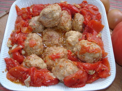 Pulpeciki wieprzowe w pomidorach z bazylią