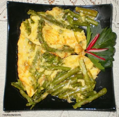 Przepis  omlet z zielonymi szparagami i serem przepis