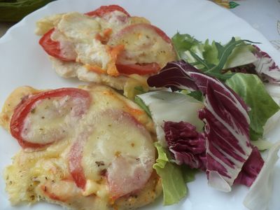 Filet drobiowy z mozzarellą i pomidorem