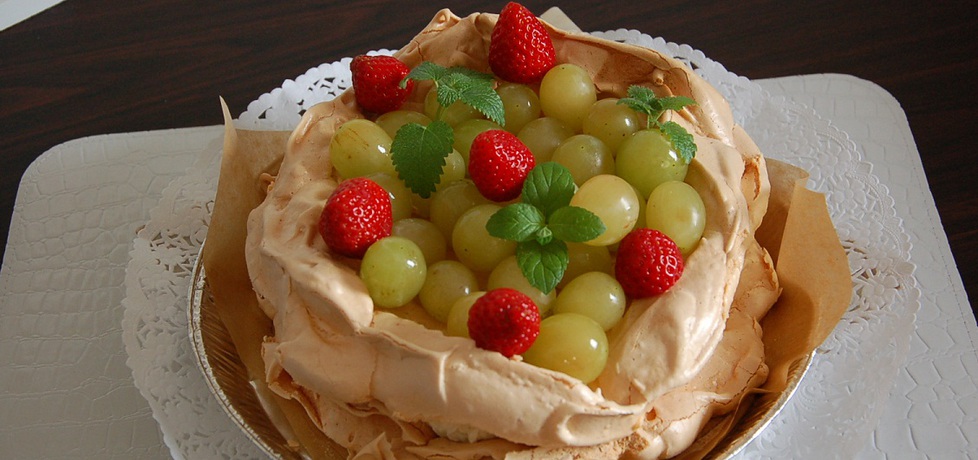 Tort bezowy pavlova z kremem winogronowym (autor: renata22 ...