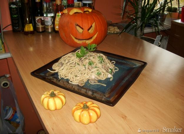 Spaghetti z szynką i grzybami