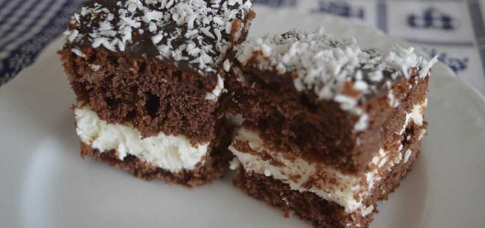 Ciasto czekoladowe przełożone sernikiem na zimno (autor ...