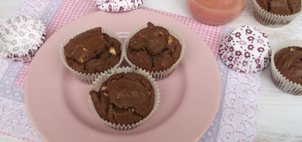 Czekoladowe muffinki z orzeszkami ziemnymi. (autor: babeczka35 ...