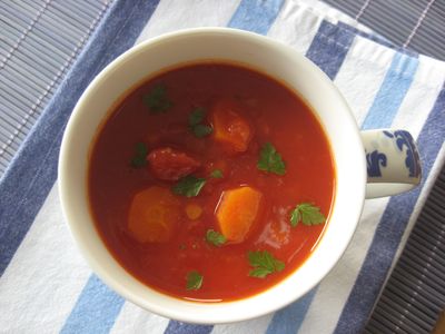 Pikantna zupa pomidorowa z soczewicą