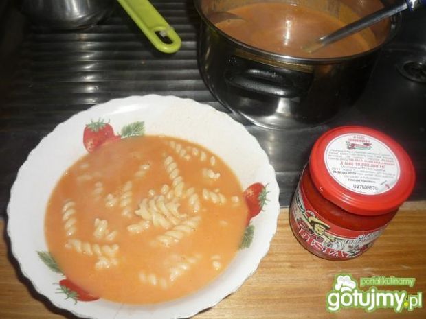 Zupa pomidorowa z pesto
