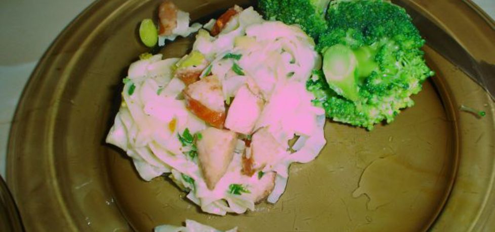 Makaron ryżowy z kiełbasą podany z brokułami (autor: stokrotka ...