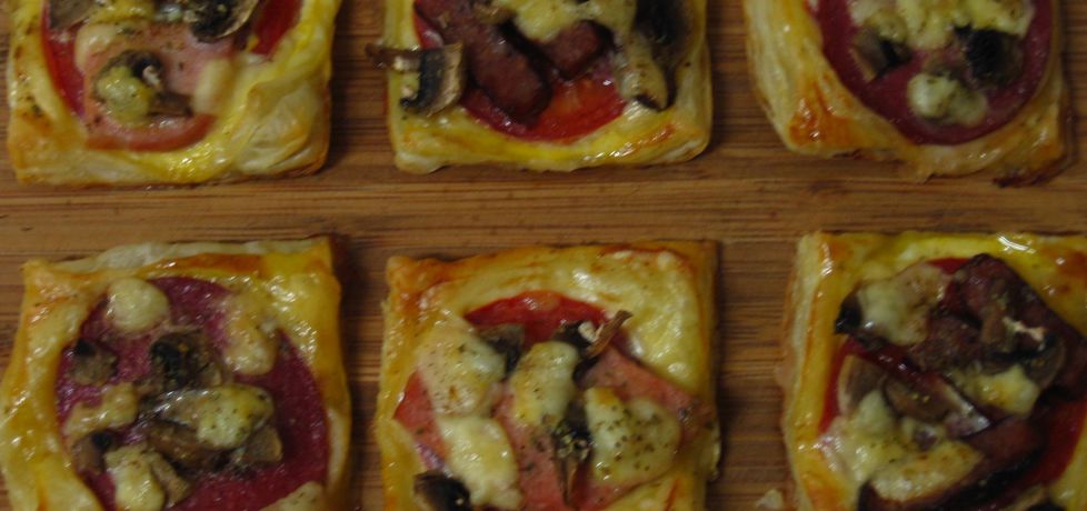 Mini pizze z ciasta francuskiego (autor: agunesu)