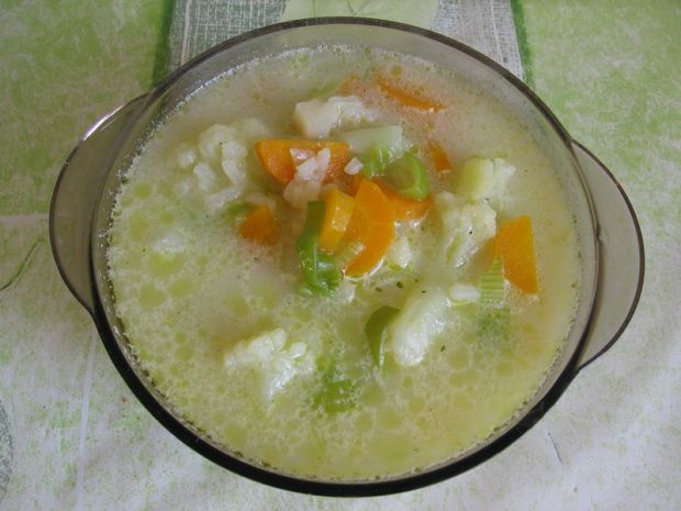 Przepis  zupa kalafiorowa z porem i ryżem przepis