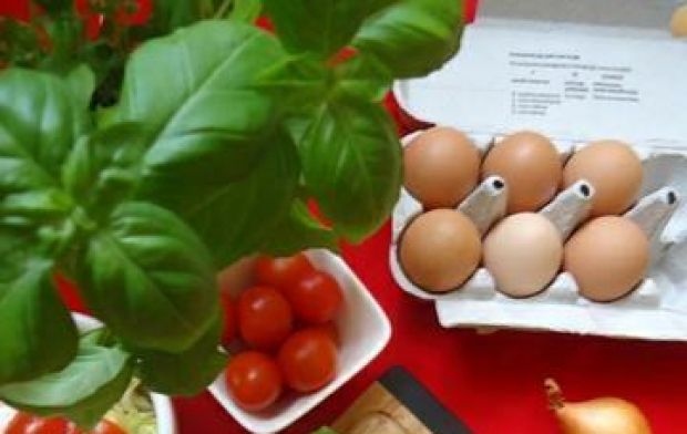 Przepis  wytrawna tarta z jajkami i boczkiem przepis