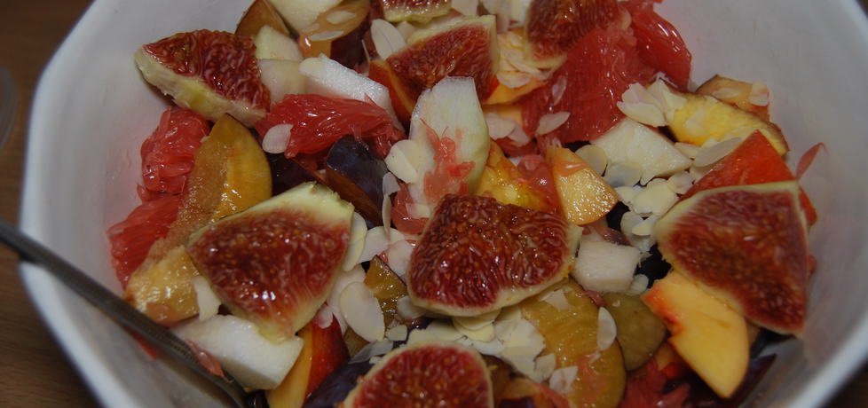 Sałatka owocowa z płatkami migdałowymi (autor: gibli ...