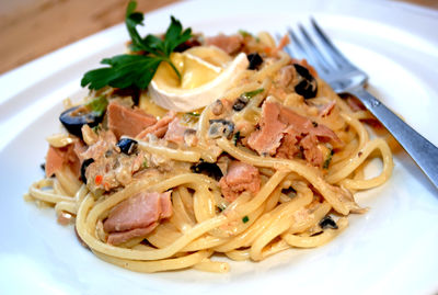 Spaghetti z tuńczykiem w sosie camembert