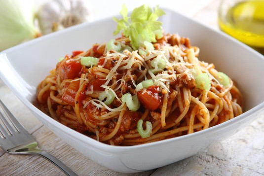 Klasyczne spaghetti bolognese z pomidorami