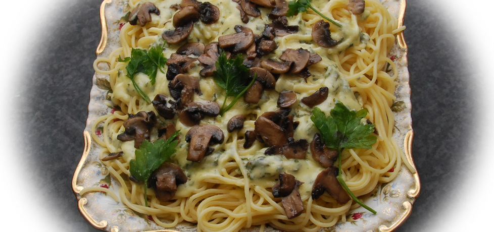 Spaghetti z pieczarkami i serem cheddar (autor: fotoviderek ...