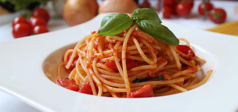 Spaghetti z sosem basilico ze swieżych pomidorków (autor ...