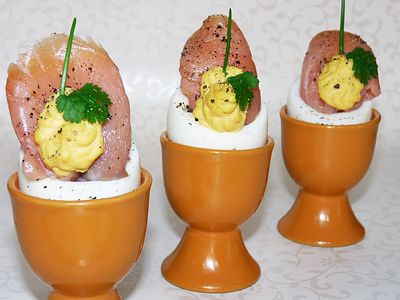 Jajka faszerowane łososiem wędzonym
