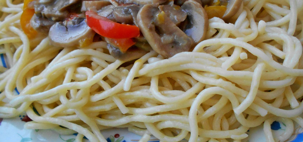 Spaghetti z sosem pieczarkowym (autor: ewa