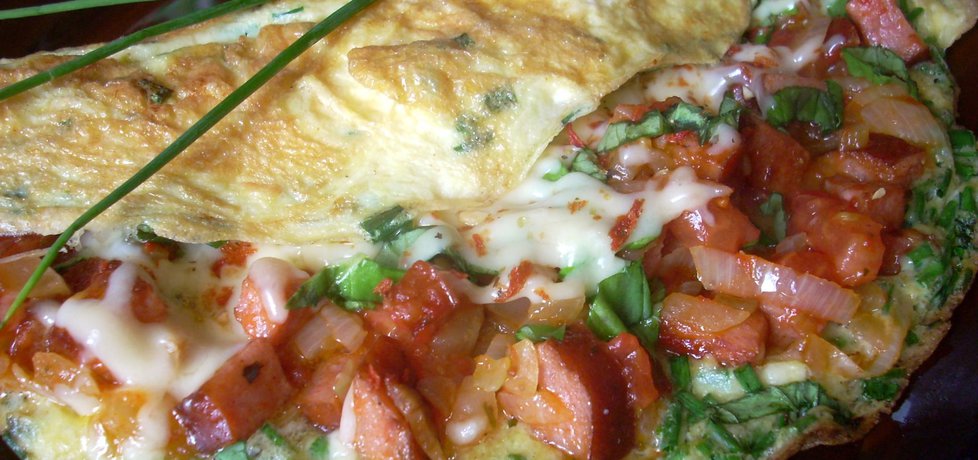 Omlet z kiełbasą, pomidorem i szczypiorkiem (autor: smacznapyza ...