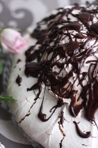Tort bezowy z czekoladą