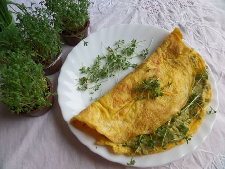 Przepis  omlet z groszkową pastą i rzeżuchą przepis