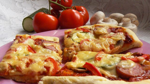 Przepis  pizza pełna smaku na ostro przepis