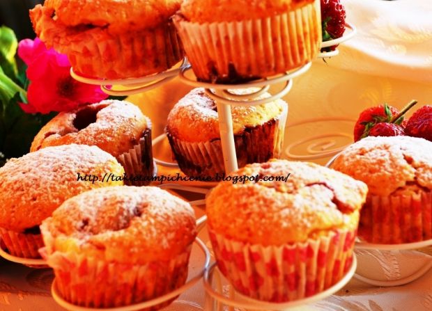Przepis  muffiny z serkiem i truskawkami przepis