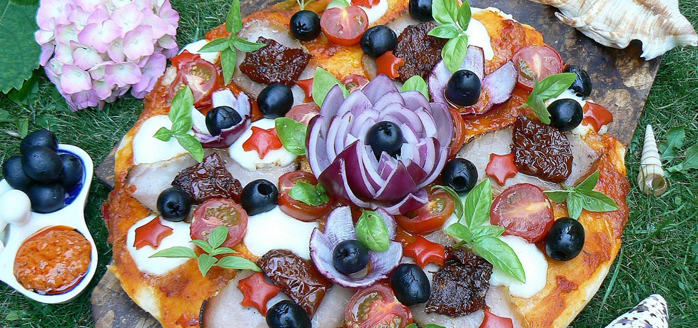 Pizza z pesto paprykowym pod gwiazdami (autor: mysza75 ...
