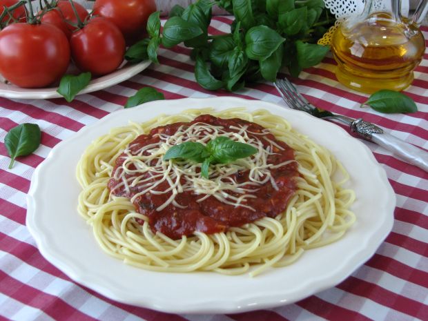 Przepis  spaghetti z sosem neapolitańskim przepis