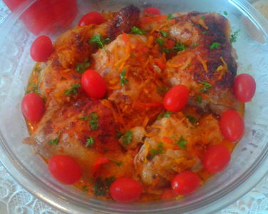 Udka kurczaka pieczone w sosie pomidorowym