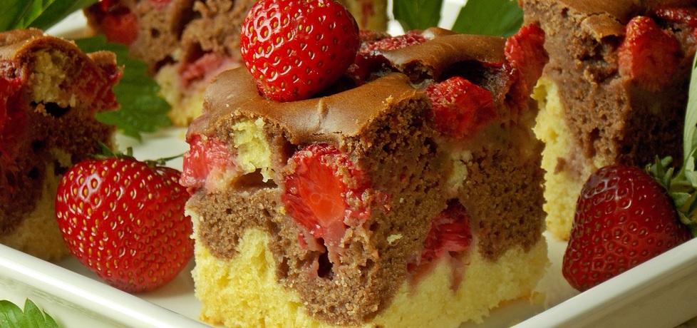 Ciasto na maślance z truskawkami (autor: mniam)