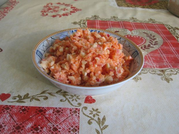 Przepis  surówka z marchewki, papryki i selera przepis
