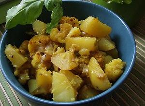 Aloo gohi, czyli ziemniaki i kalafior w curry