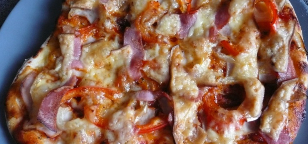 Domowa pizza z dwoma rodzajami szynki (autor: elficzna ...