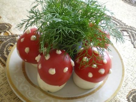 Przepis  muchomorki z pomidorów i jajek przepis