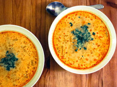 Aromatyczna zupa z fasolką i mlekiem kokosowym