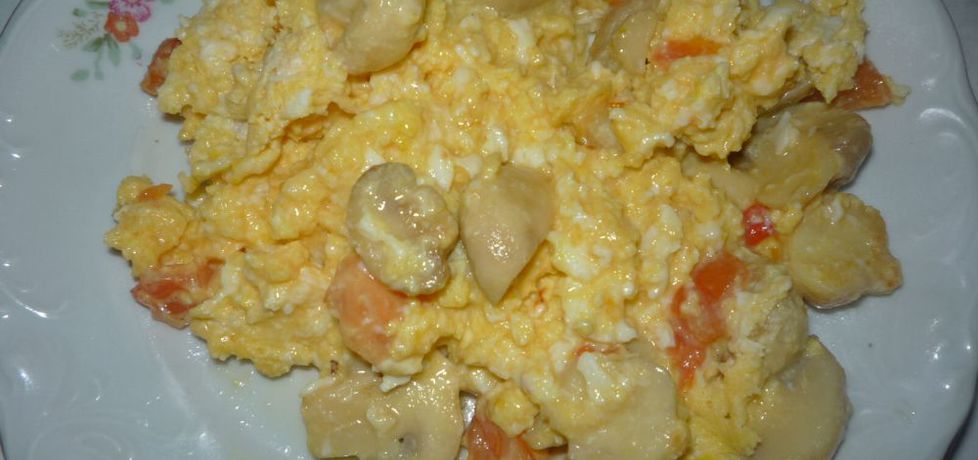 Jajecznica z pieczarkami i pomidorem (autor: pioge7 ...