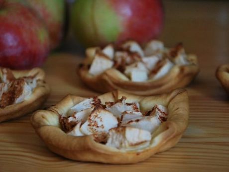 Jak przygotować pieczone jabłka z cynamonem? gotujmy.pl