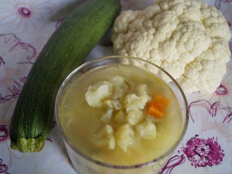 Przepis  zupa kalafiorowa z cukinią i jaglanką przepis