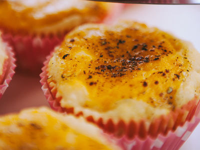 Muffinki sernikowe z musem brzoskwiniowym