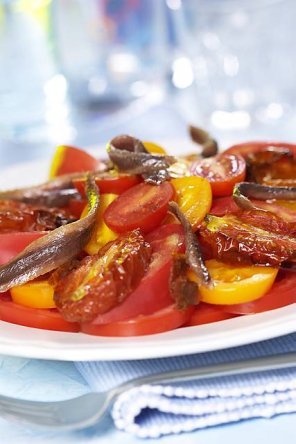 Sałata z pomidorów i anchois  prosty przepis i składniki