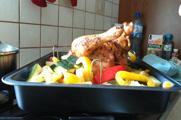 Przepis  kurczak pieczony w całości z warzywami przepis