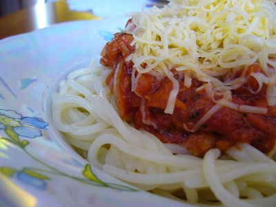 Spaghetti z pomidorami i tuńczykiem