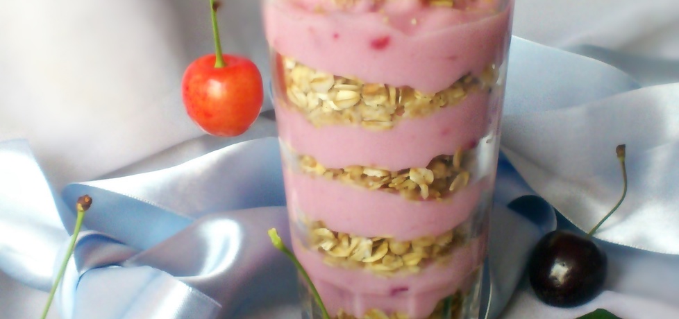 Mus jogurtowy z crunchy i owocami (autor: diana
