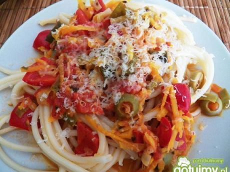 Przepis  spaghetti z papryką i innymi warzywami przepis