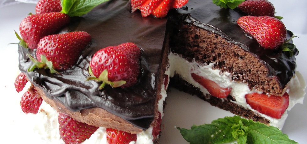 Tort czekoladowy z truskawkami (autor: alaaa)
